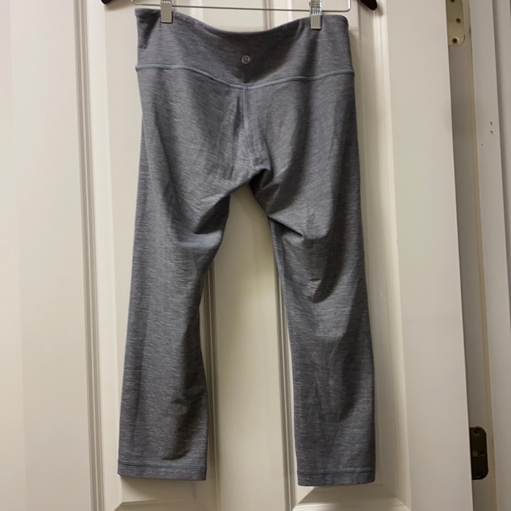 Lululemon size 8 grey cropped leggings